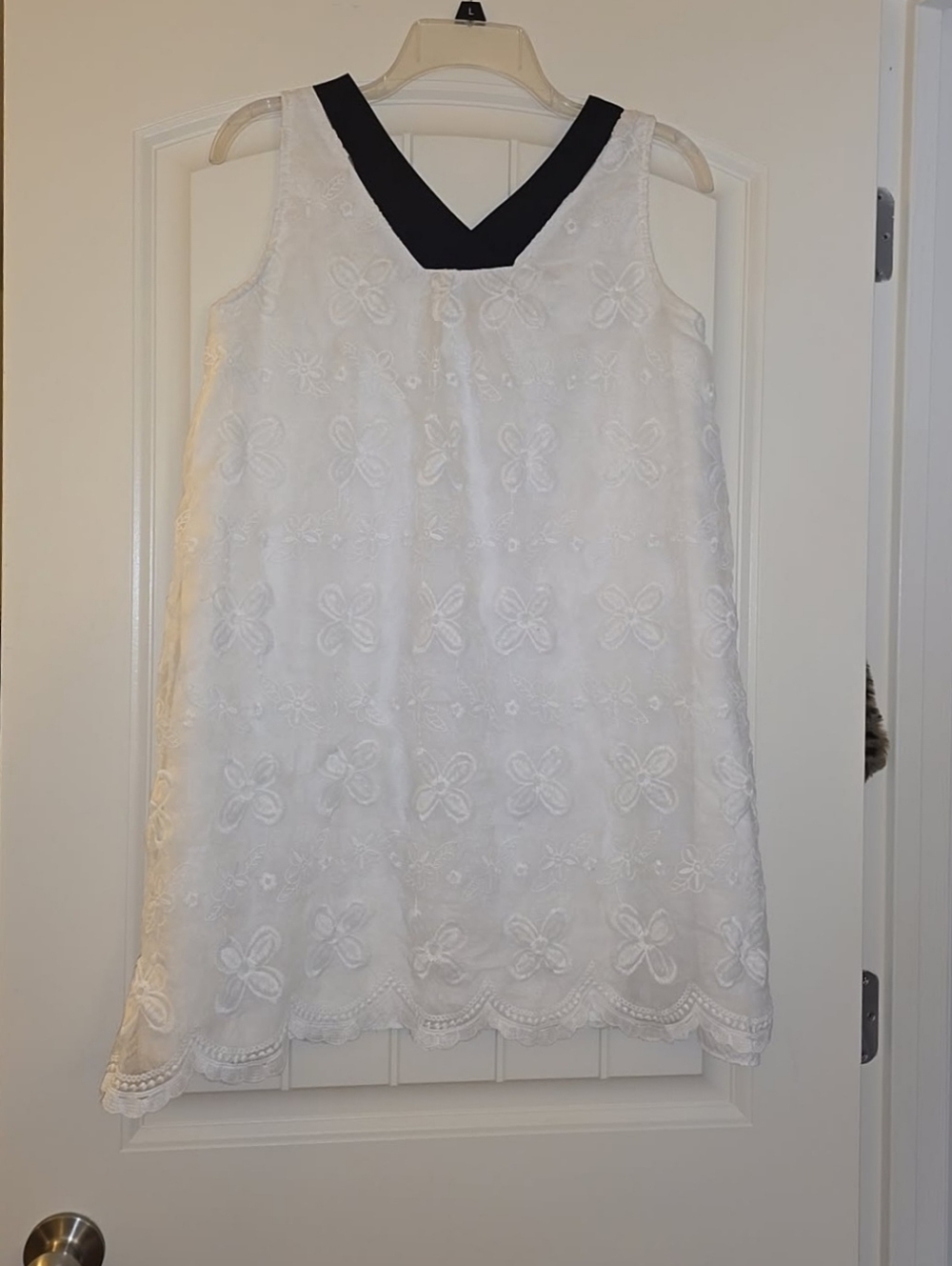 White Lace Mini Dress w Black V-Neck Ribbon Trim - Ties In Back Size Small